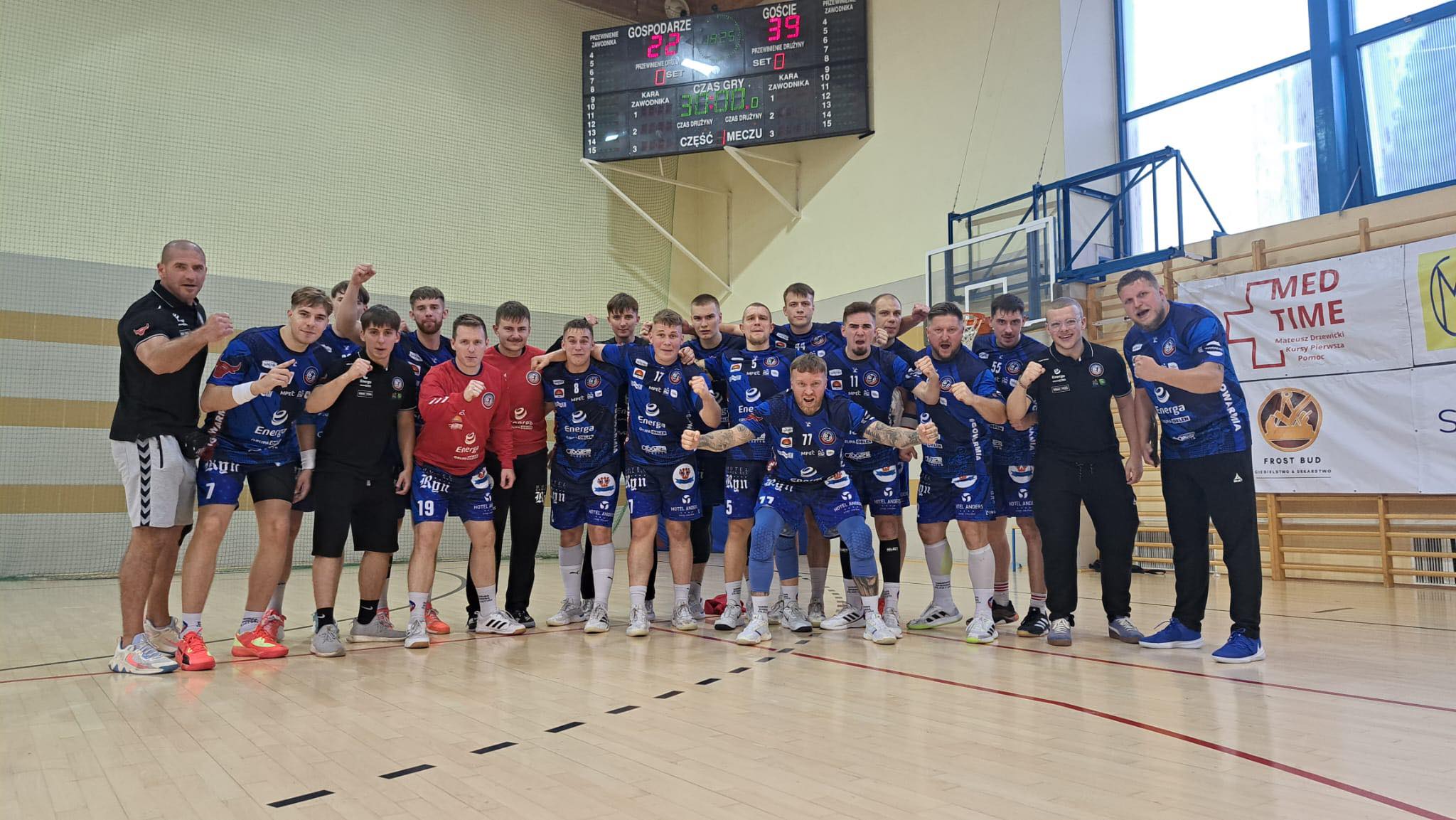 Warmia umacnia się w czołówce, Szczypiorniak pozostaje na dnie tabeli